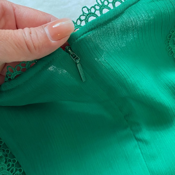 New Ted Baker Mixed Lace peplum SLVLS top💚I believe is a Small, see chart. - Picture 7 of 16